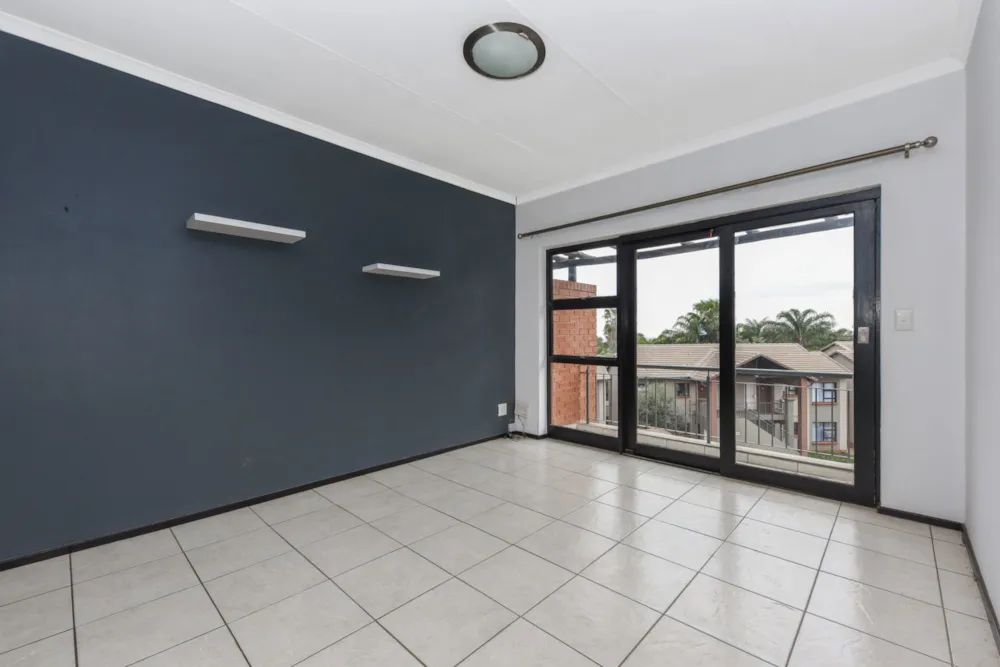 Apartment sold in North Riding - FW1710360