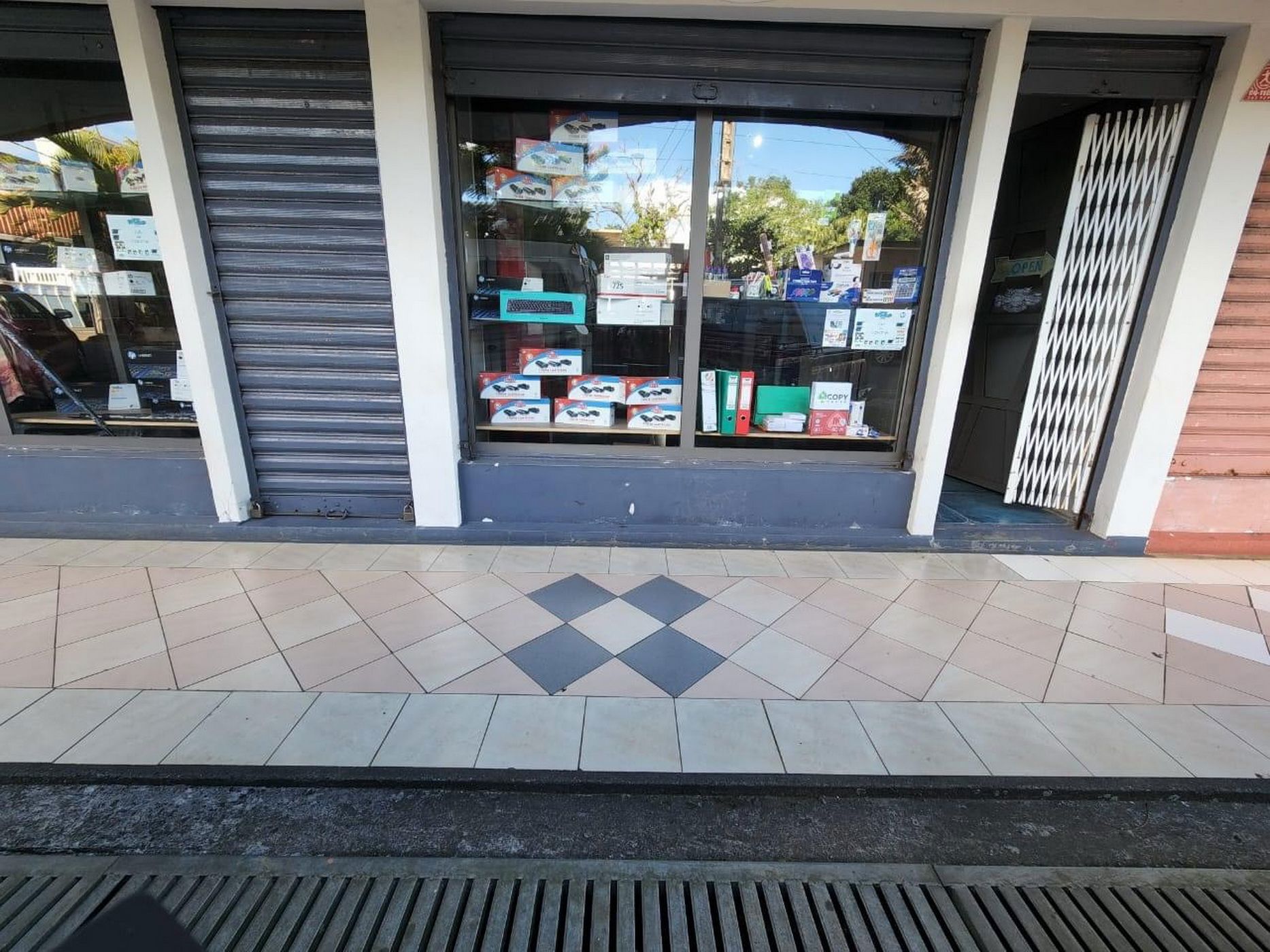 Commercial office to rent in Quatre Bornes, Mauritius - MUR1630437