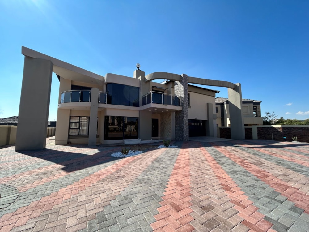 Double-storey house for sale in Bendor Park - 1PS1631849