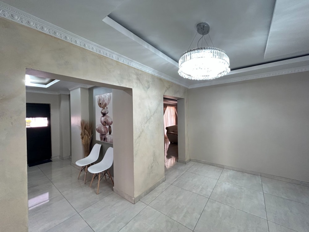 Double-storey house for sale in Bendor Park - 1PS1631849