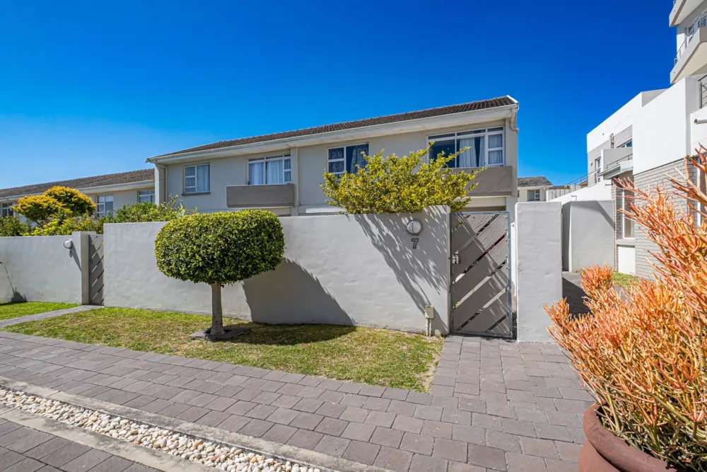 Townhouse sold in Humewood - 1PLZ1715523