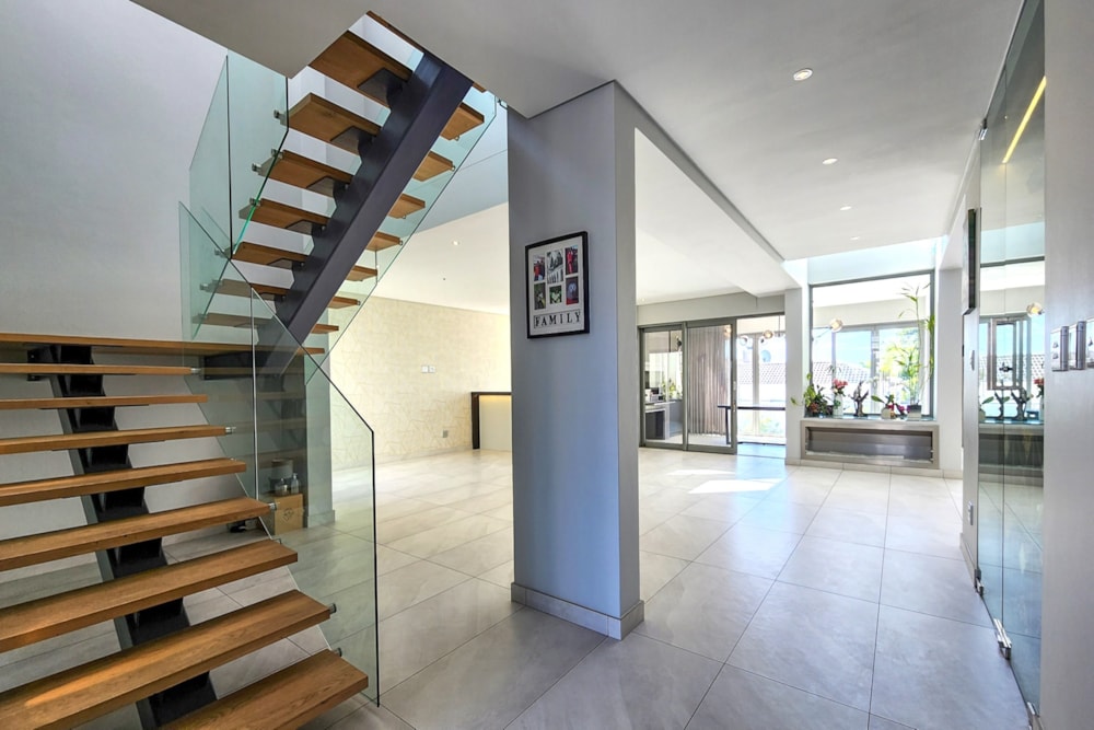 House let in West Beach, Blouberg - 1TV1671327