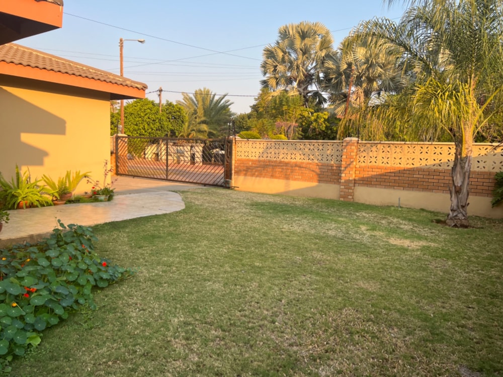Single-storey house let in Phakalane, Botswana - 3BO1706438