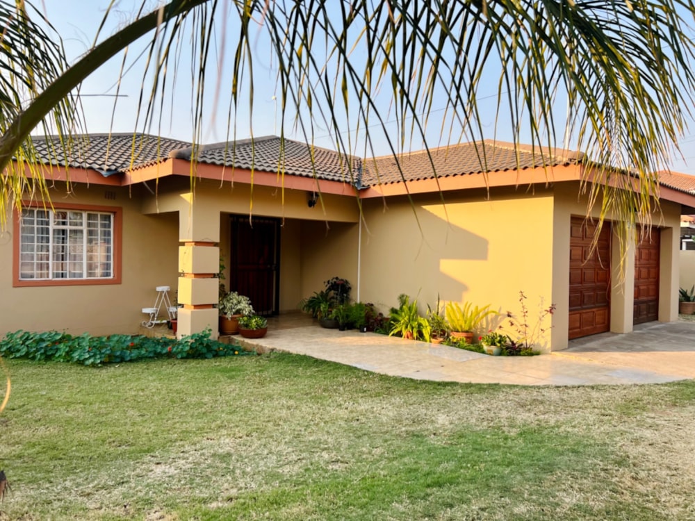 Single-storey house let in Phakalane, Botswana - 3BO1706438