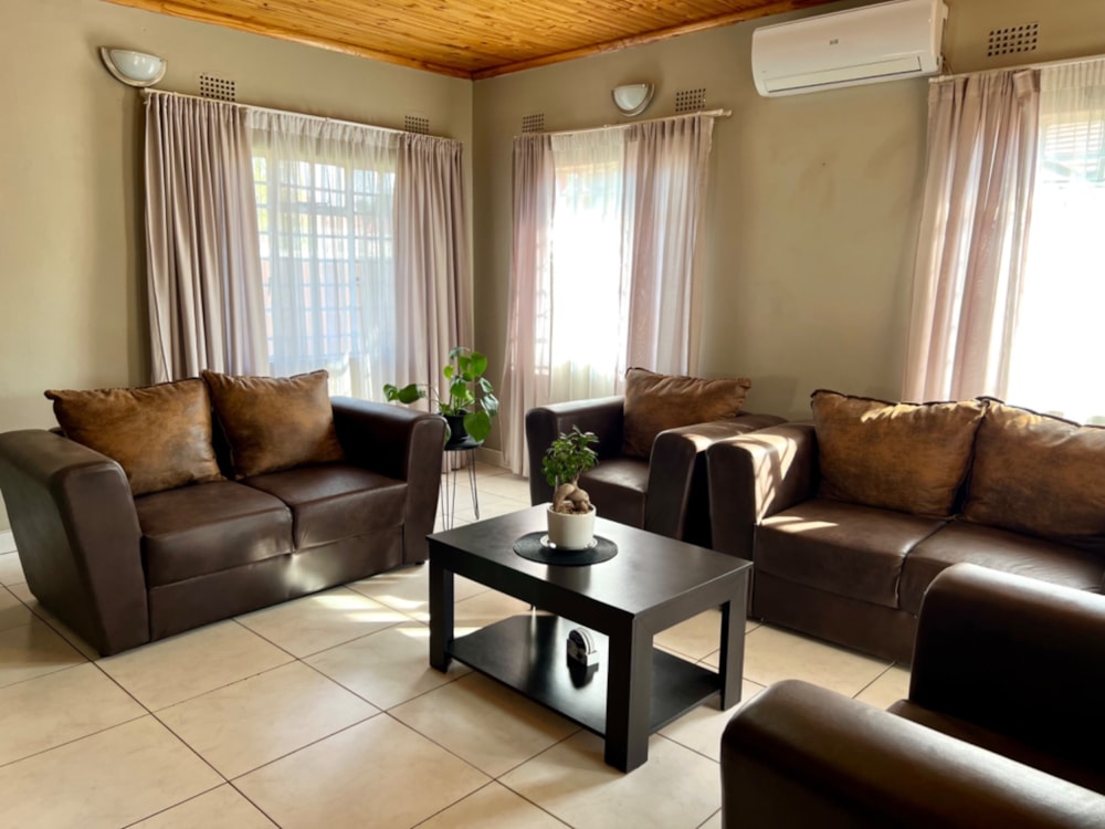 Single-storey house let in Phakalane, Botswana - 3BO1706438