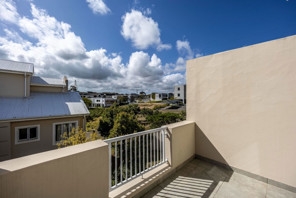 Apartment for sale in Beacon Bay - 1ET1630439