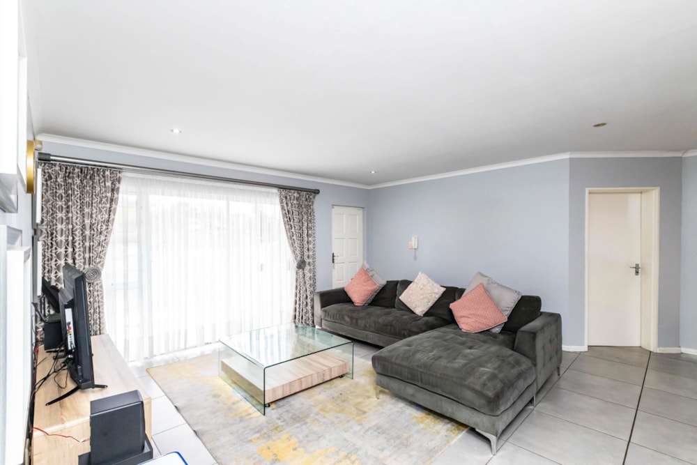 Townhouse let in Beacon Bay - 1EZ1705101