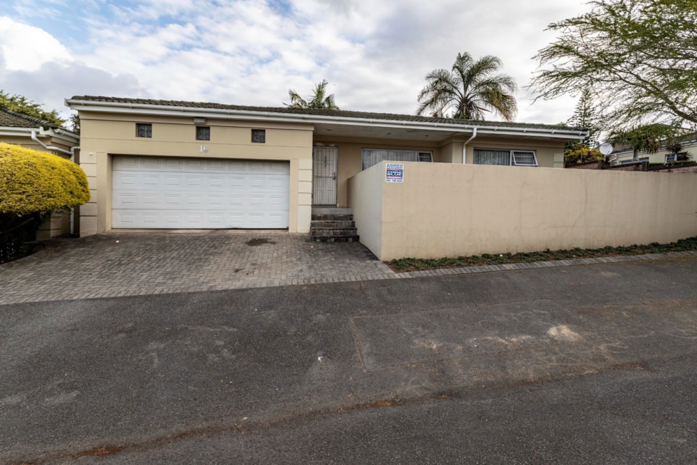 Townhouse let in Beacon Bay - 1EZ1705101