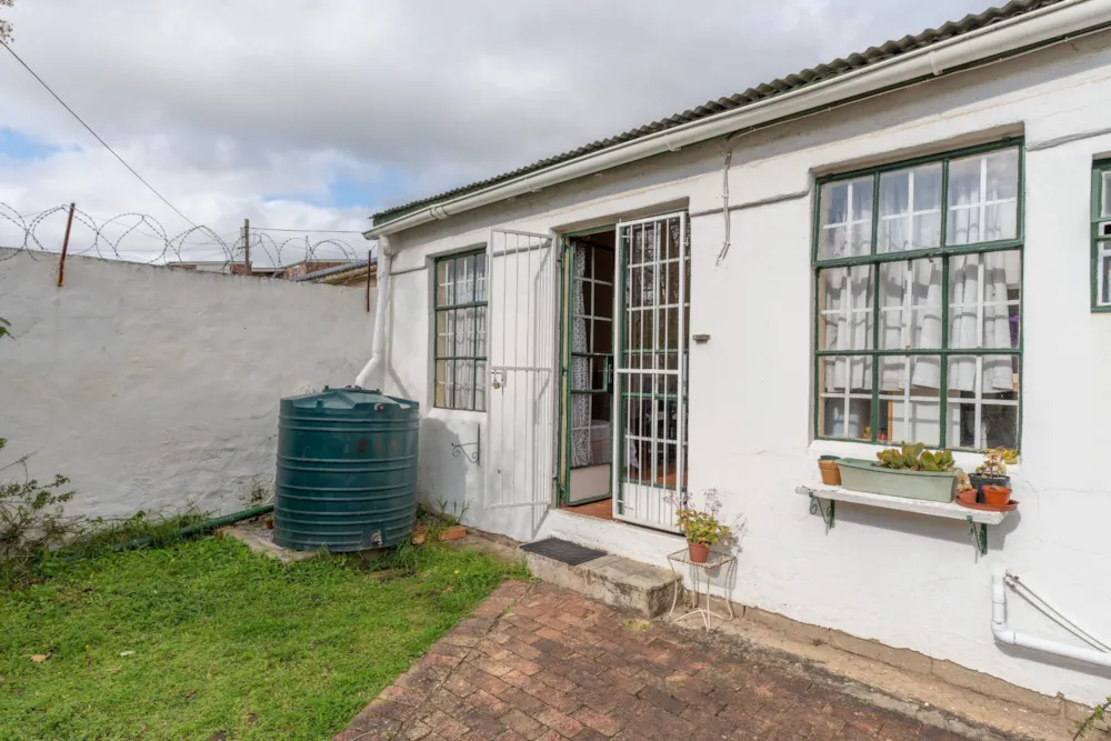 Bachelor apartment let in Sunnyside, Grahamstown, Makhanda - 1GC1750082 Bachelor apartment let in Sunnyside, Grahamstown, Makhanda - 1GC1750082