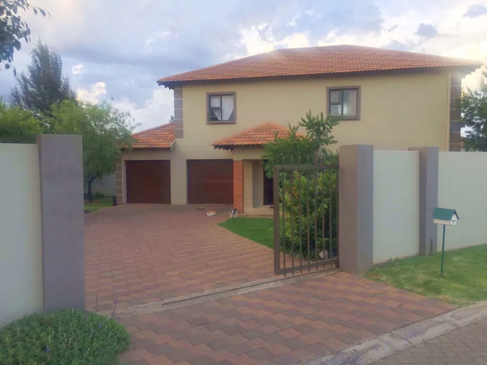 Double-storey house let in Lilyvale Estate - 1BX1720952 Double-storey house let in Lilyvale Estate - 1BX1720952
