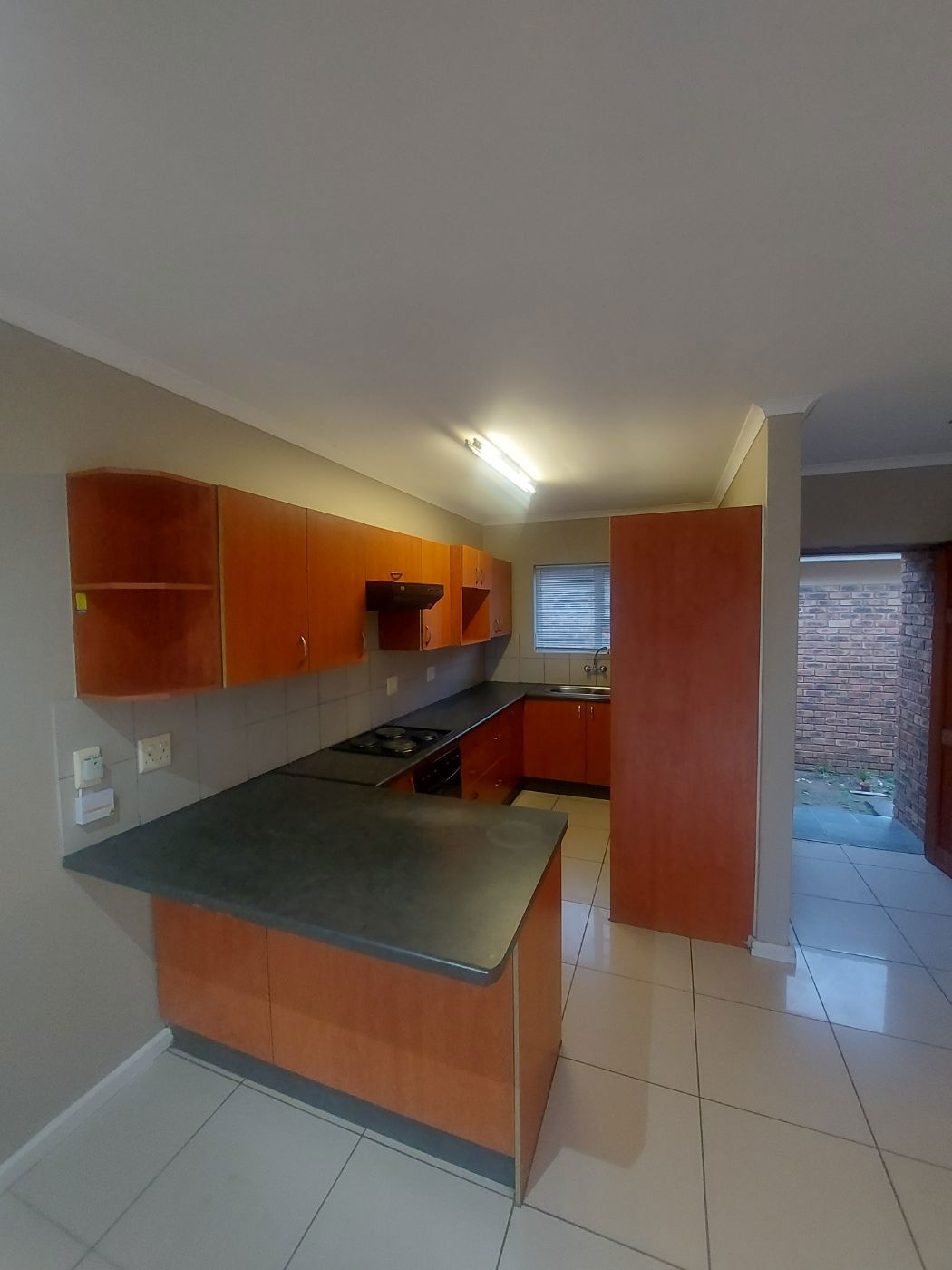 Townhouse let in Gonubie - 1EZ1696171