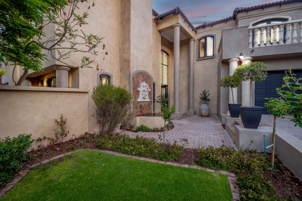 Security estate home for sale in Featherbrooke Estate - 1KR1631759