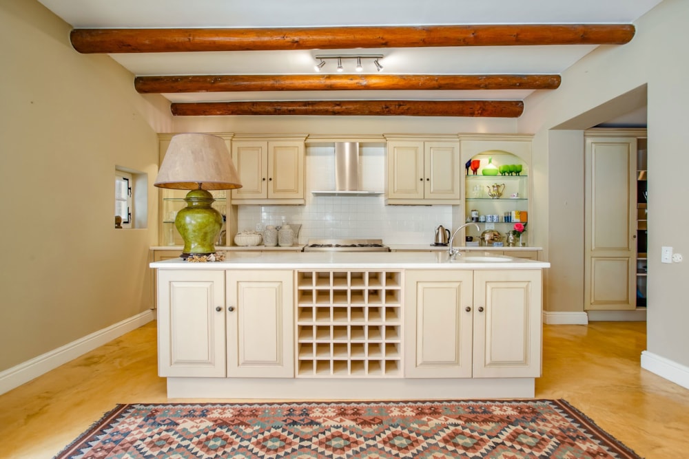 Single-storey house for sale in Franschhoek - FWI1745596 Single-storey house for sale in Franschhoek - FWI1745596