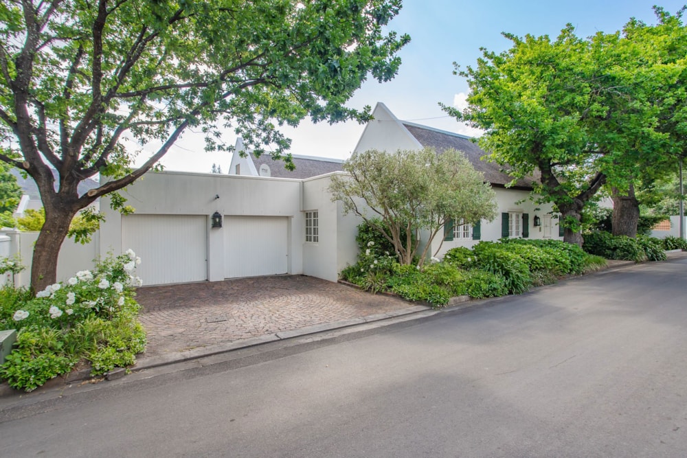 Single-storey house for sale in Franschhoek - FWI1745596 Single-storey house for sale in Franschhoek - FWI1745596