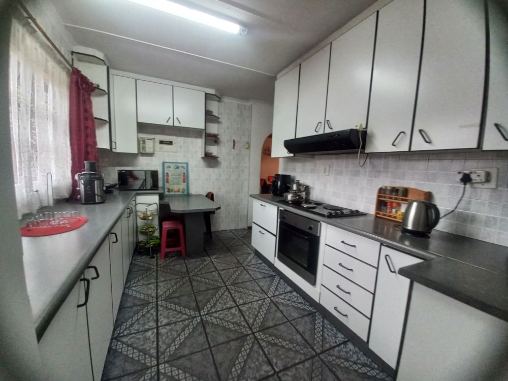 House for sale in Brackenham - 1RY1631553