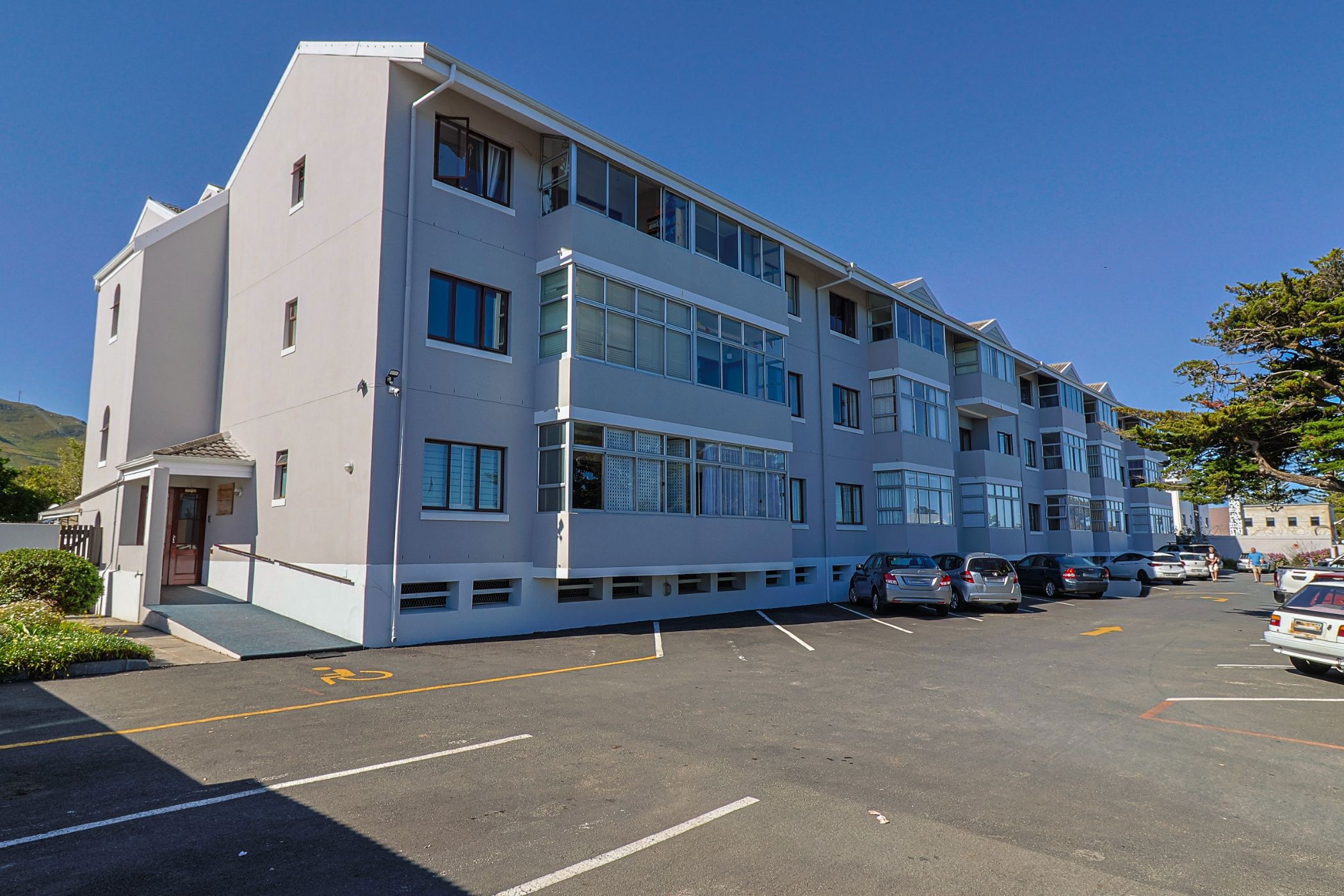 Apartment sold in Northcliff, Hermanus - HF1702102