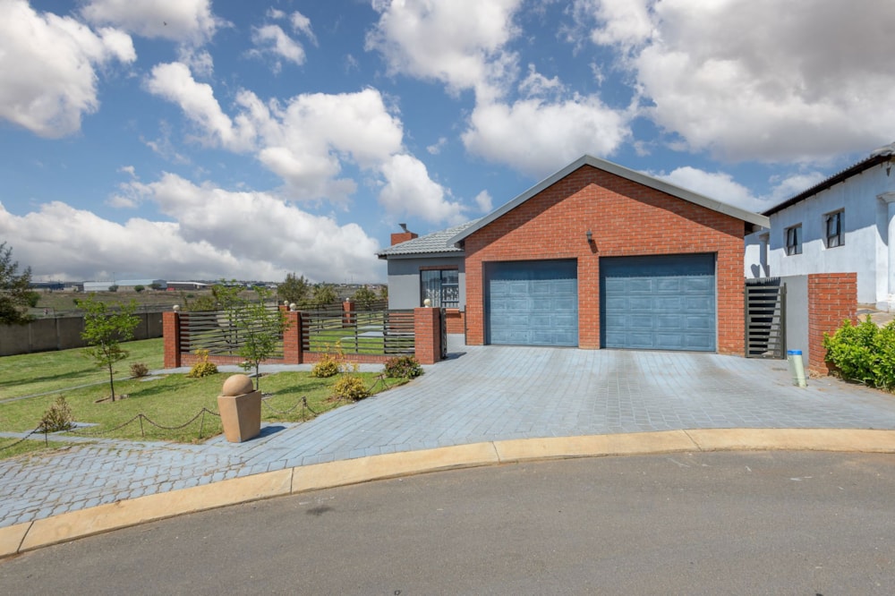 Security estate home for sale in Clayville - KTP1715062