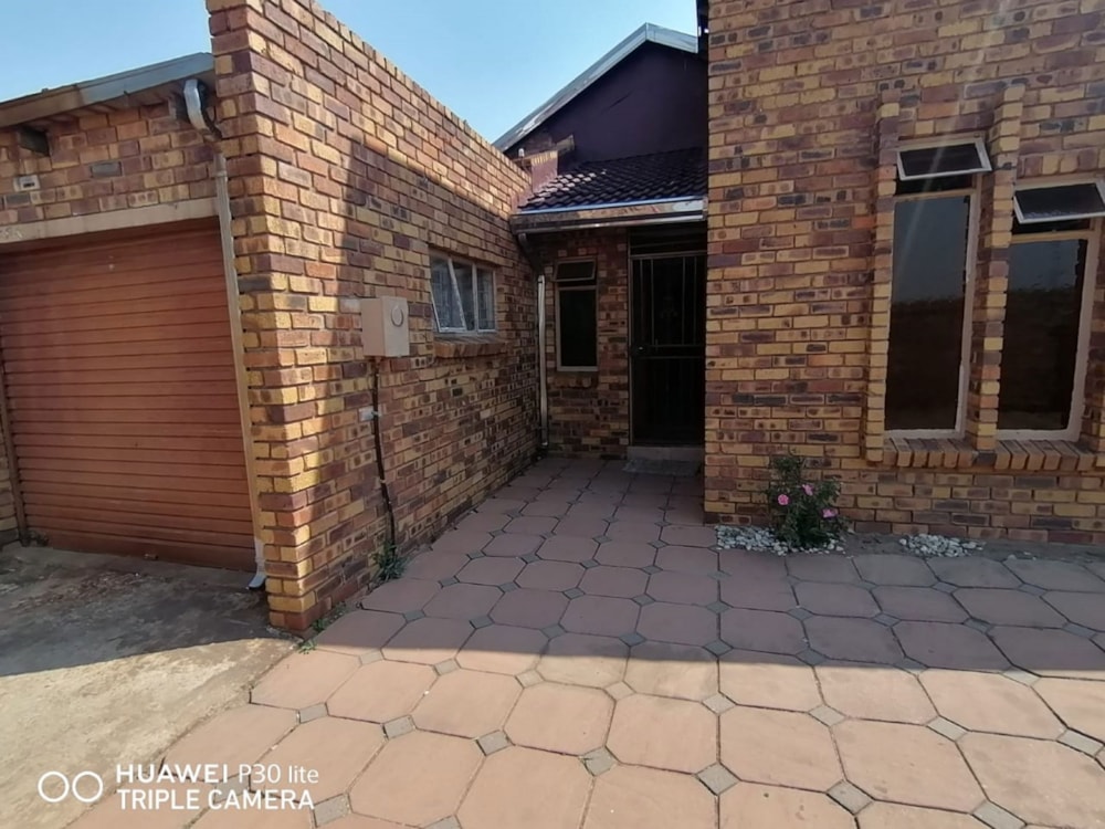 House for sale in Duduza - 1SP1632243 House for sale in Duduza - 1SP1632243