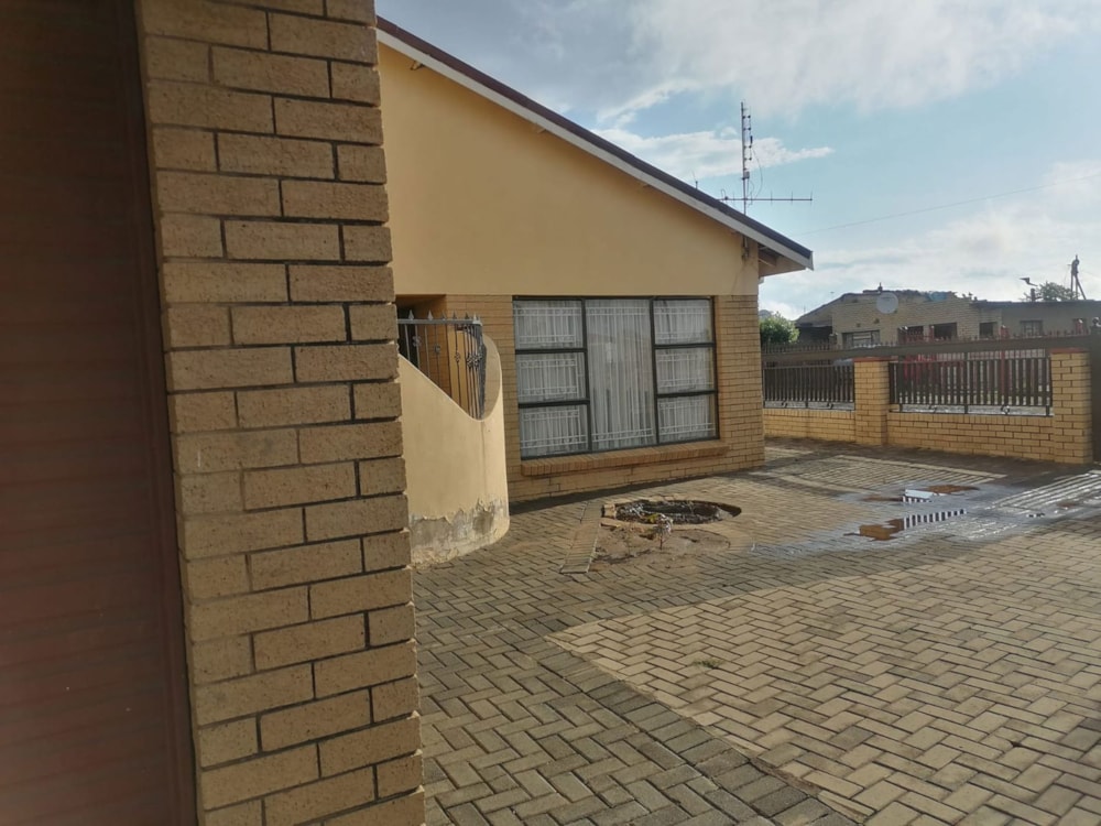 House for sale in Bochabela - 1BX1632733