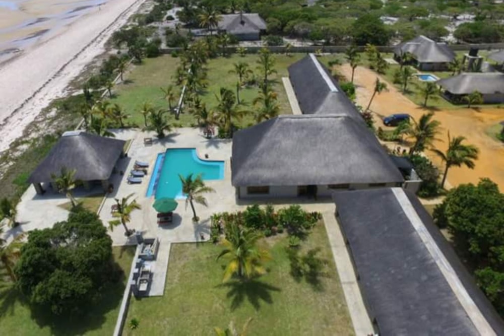 Beach resort for sale in Inhassoro, Mozambique - 3MQ1718019