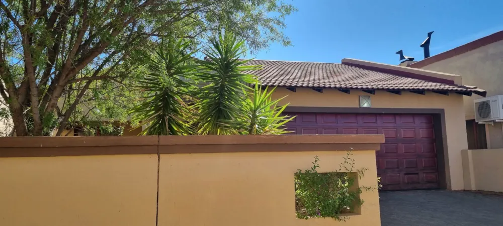 Townhouse for sale in Hillcrest, Kimberley - 1KJ1712124 Townhouse for sale in Hillcrest, Kimberley - 1KJ1712124