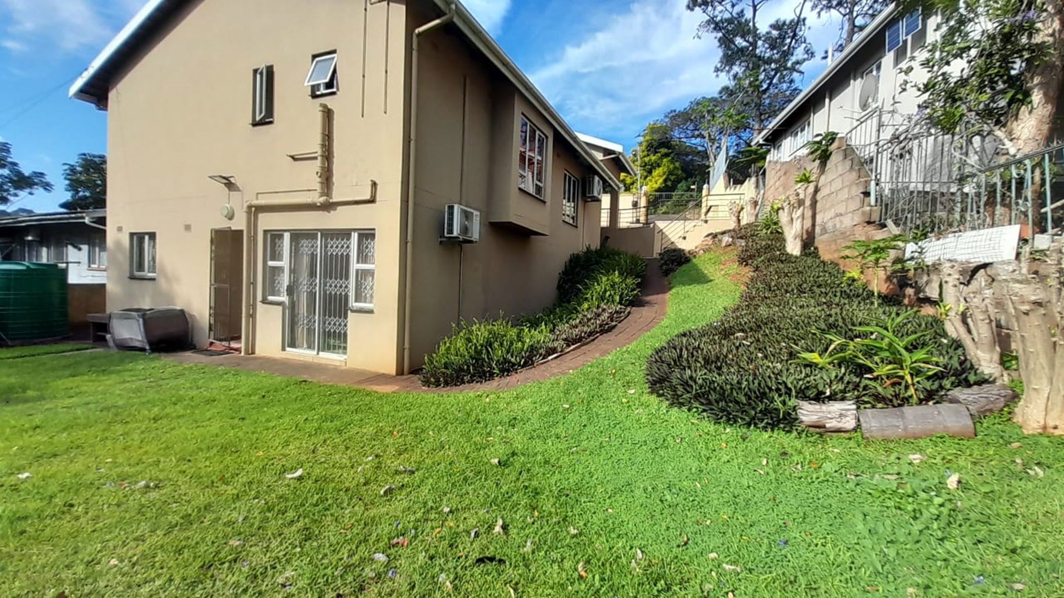 House for sale in Manor Gardens - 1DA1708117