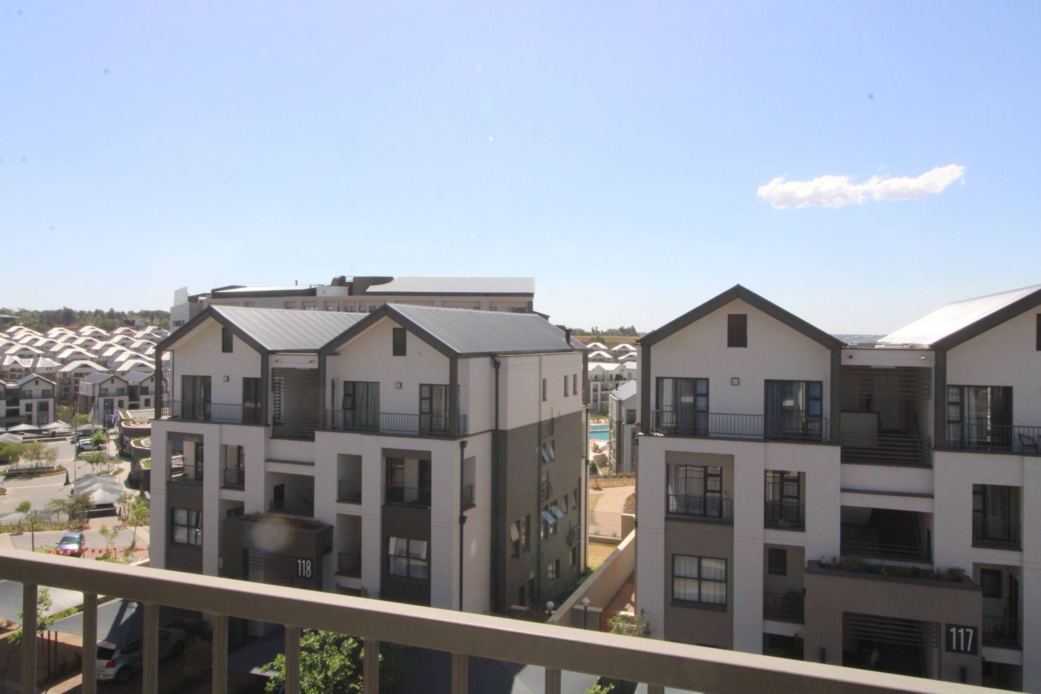 Apartment to rent in Waterfall, Midrand - MDL1733353