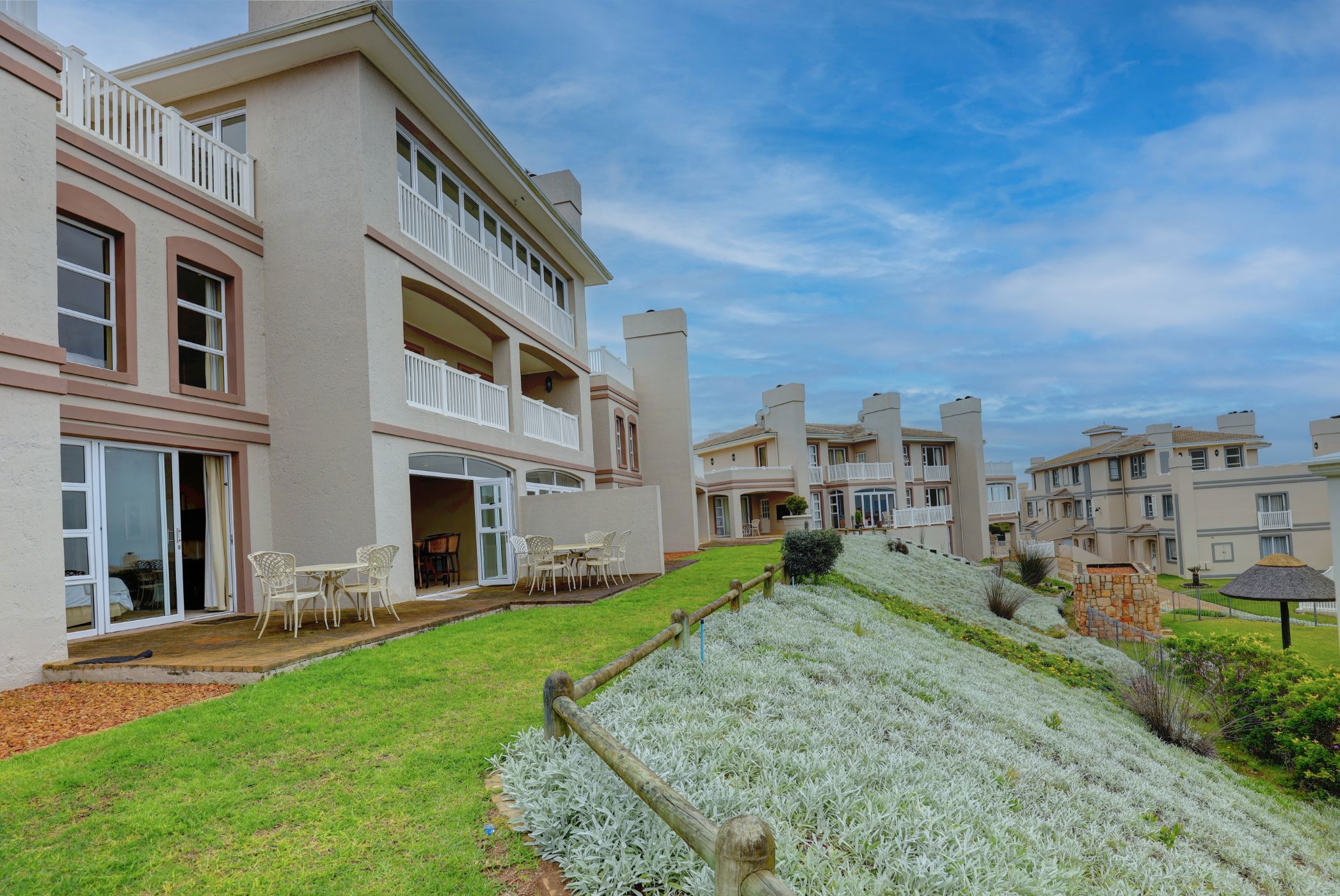 Apartment for sale in Pinnacle Point Golf Estate - 1MB1633681