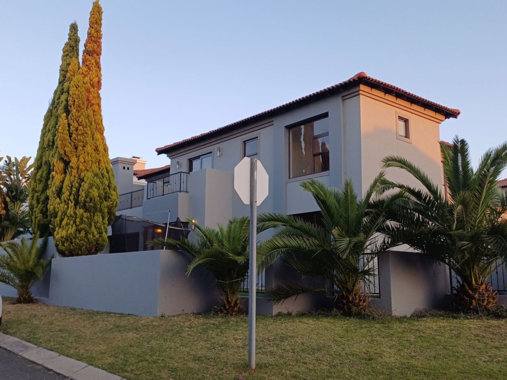 Golf estate house let in Blue Valley Golf Estate - CNL1682991 Golf estate house let in Blue Valley Golf Estate - CNL1682991