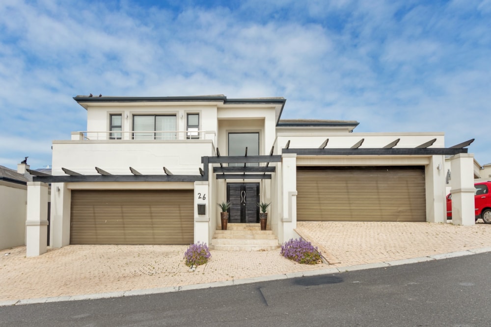 Security estate home let in Big Bay - 1TV1682948