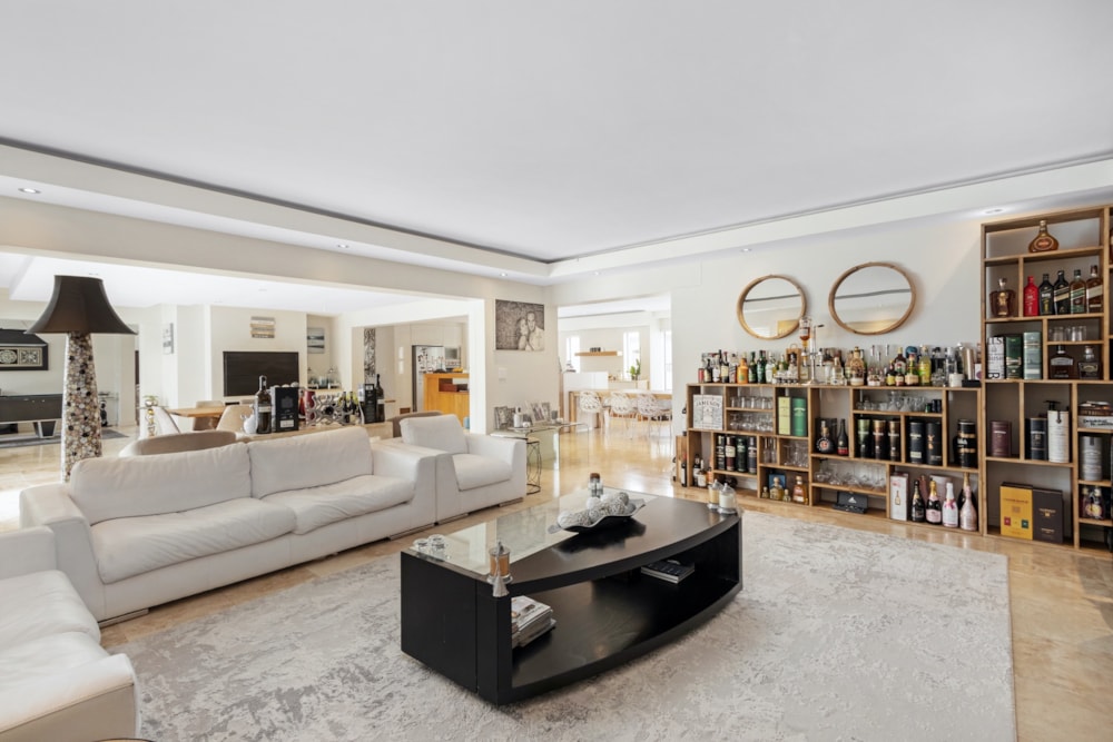 Security estate home let in Big Bay - 1TV1682948