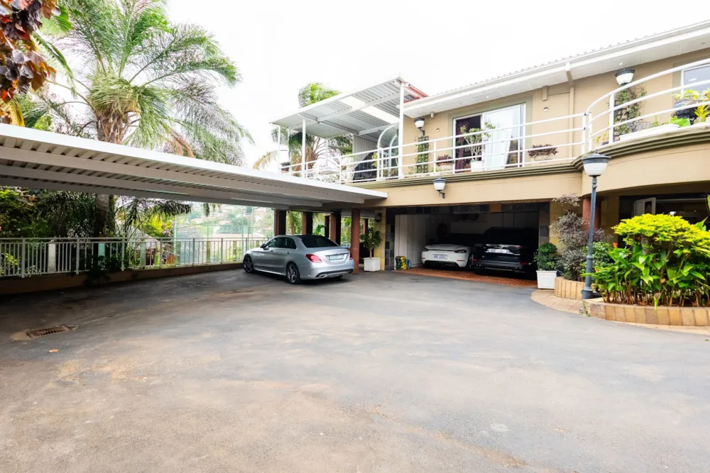 Double-storey house for sale in La Lucia - 1ND1731601 Double-storey house for sale in La Lucia - 1ND1731601