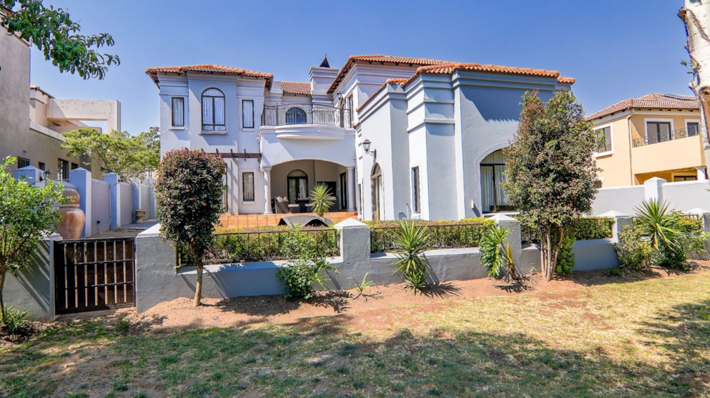 Golf estate house for sale in Blue Valley Golf Estate - CN1632070 Golf estate house for sale in Blue Valley Golf Estate - CN1632070