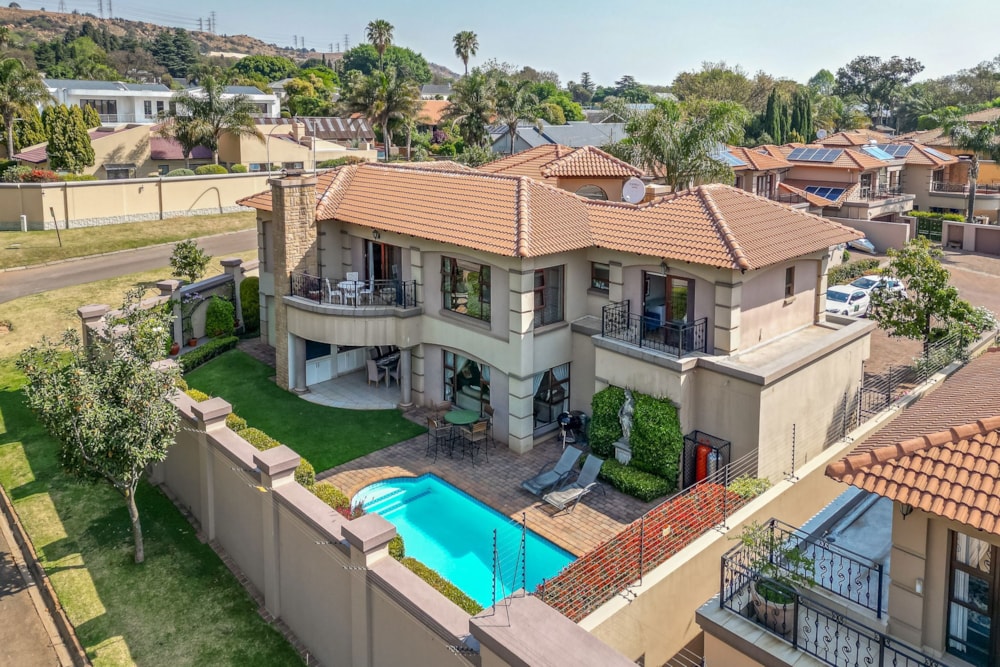 Double-storey cluster sold in Bedfordview - BED1632467 Double-storey cluster sold in Bedfordview - BED1632467