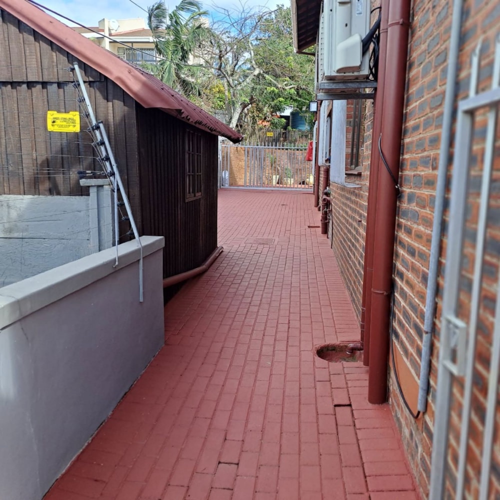 Double-storey apartment for sale in Scottburgh - 1si1725888