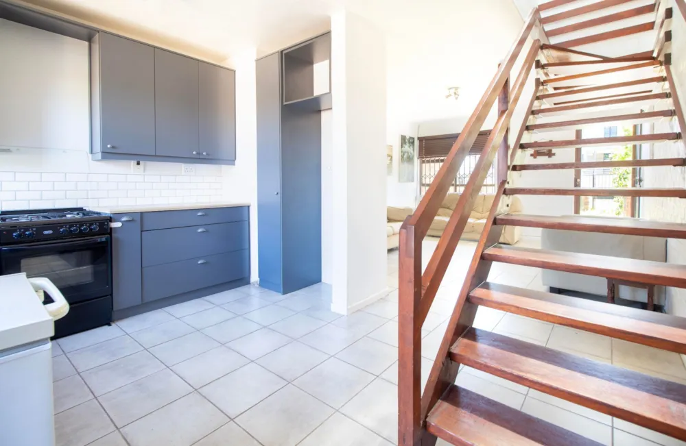 Double-storey apartment sold in Stellenbosch - ST1722668 Double-storey apartment sold in Stellenbosch - ST1722668