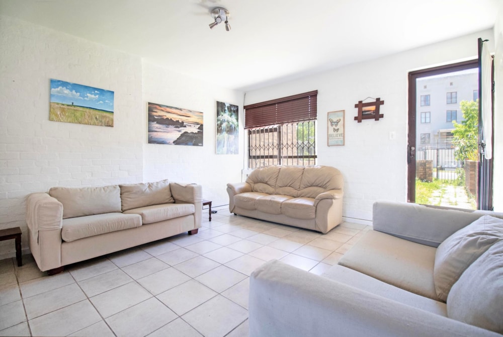 Double-storey apartment for sale in Stellenbosch - ST1722668 Double-storey apartment for sale in Stellenbosch - ST1722668