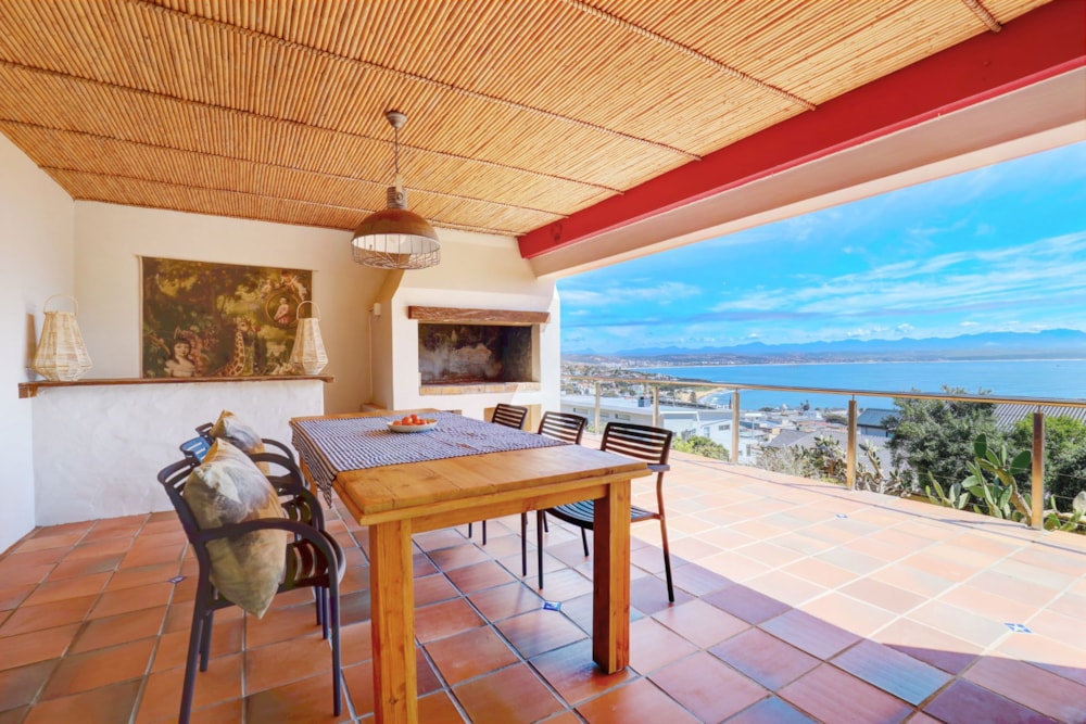 Double-storey house for sale in Mossel Bay Central - 1MB1630498 Double-storey house for sale in Mossel Bay Central - 1MB1630498