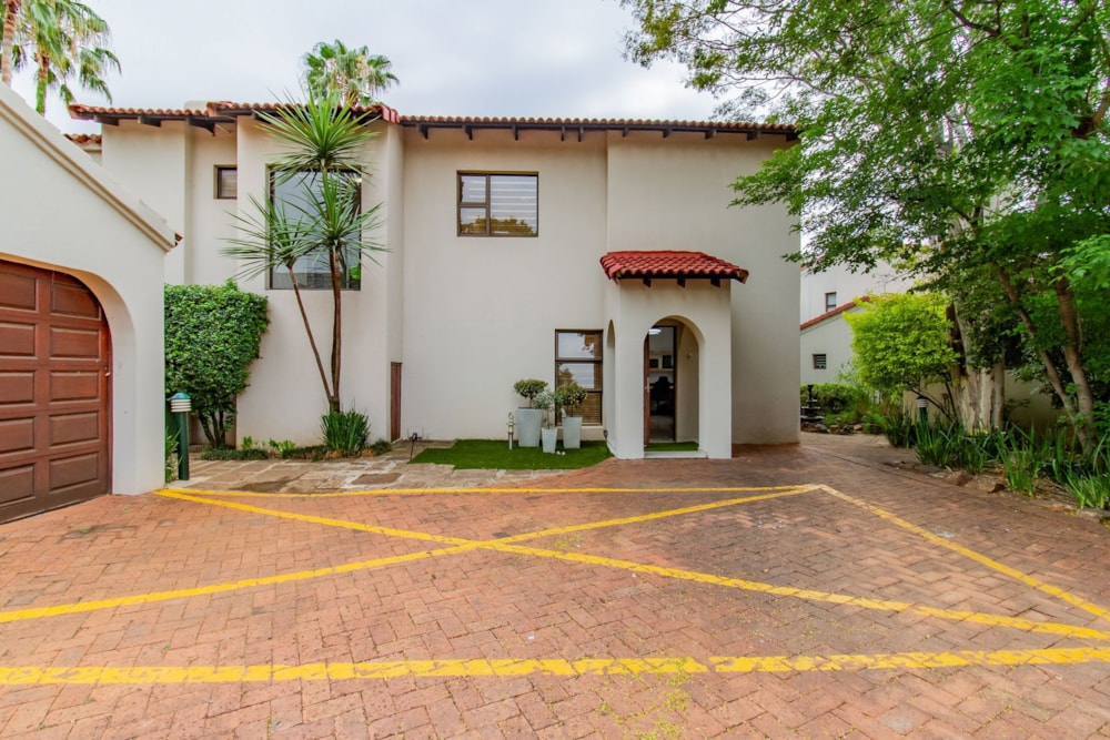 Security estate home for sale in Eagles Landing - 1HR1633389 Security estate home for sale in Eagles Landing - 1HR1633389