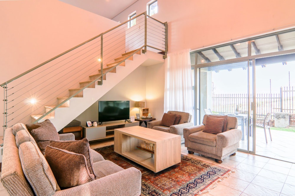 House sold in Country Lane Estate - CN1626194