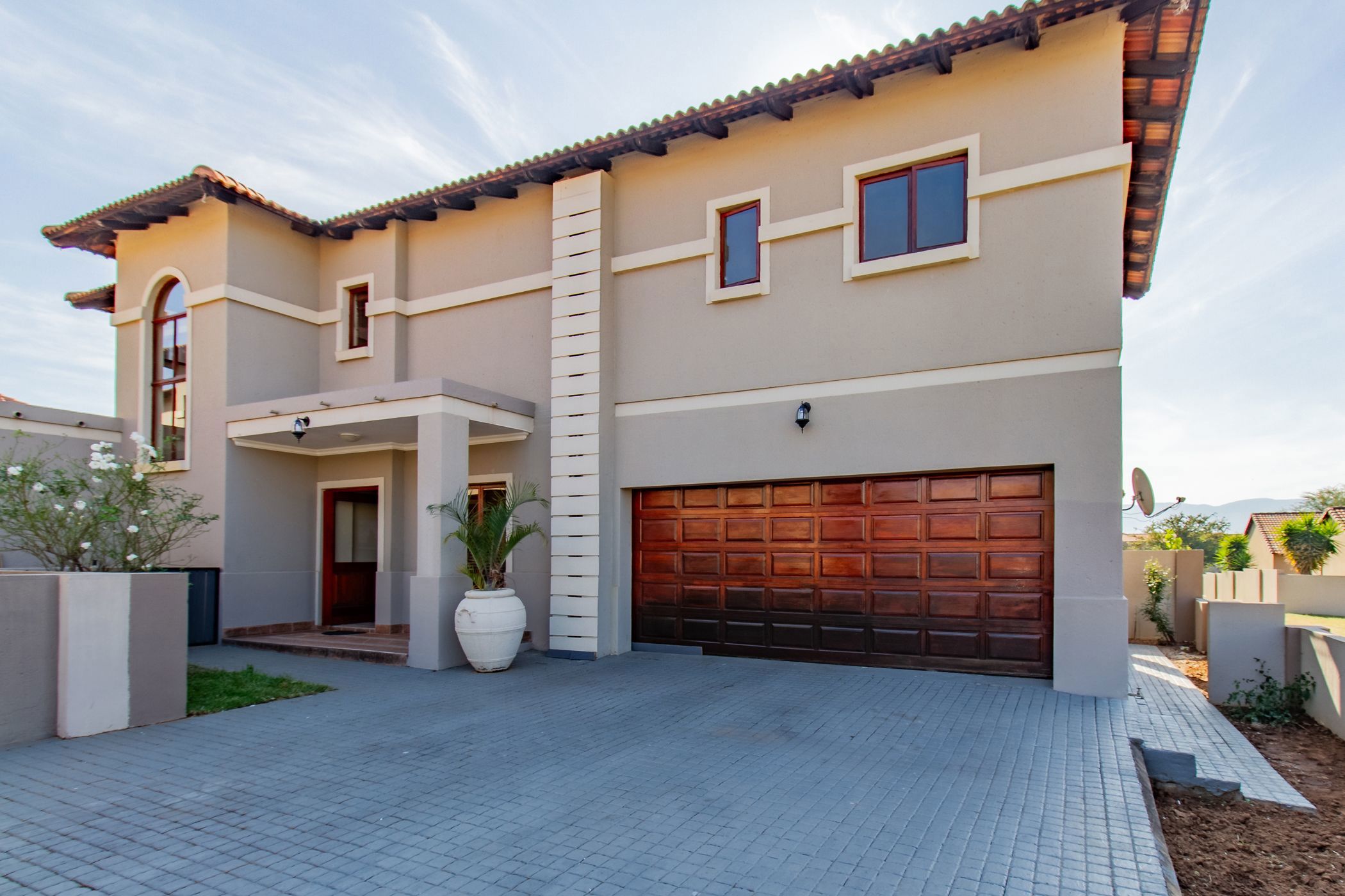 Double-storey house let in Xanadu - 1HR1700912