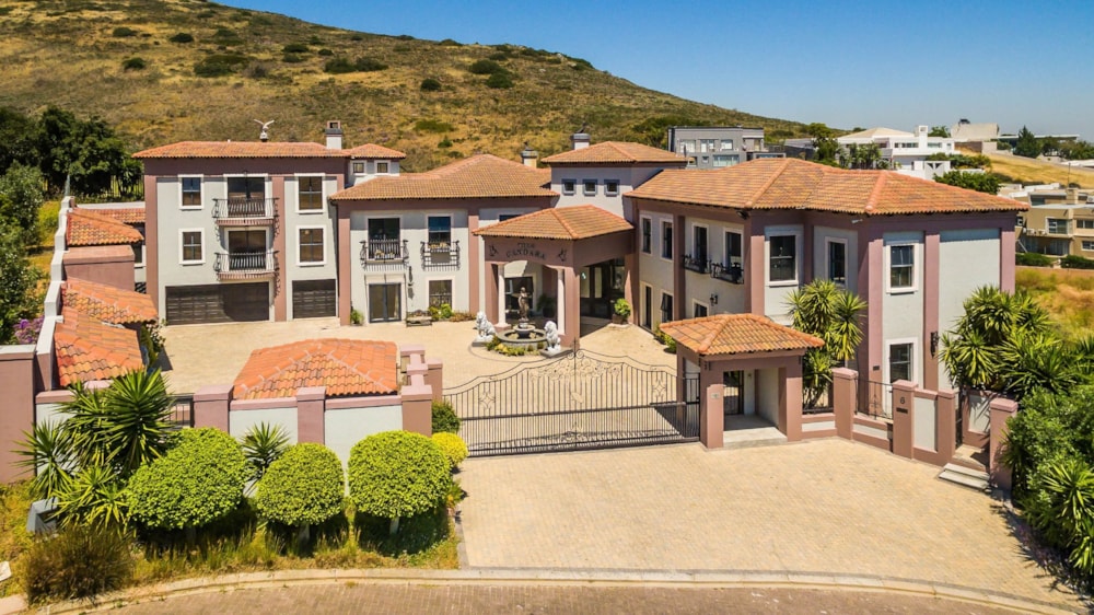 Multi-storey house for sale in Plattekloof - 1PLA1638901 Multi-storey house for sale in Plattekloof - 1PLA1638901