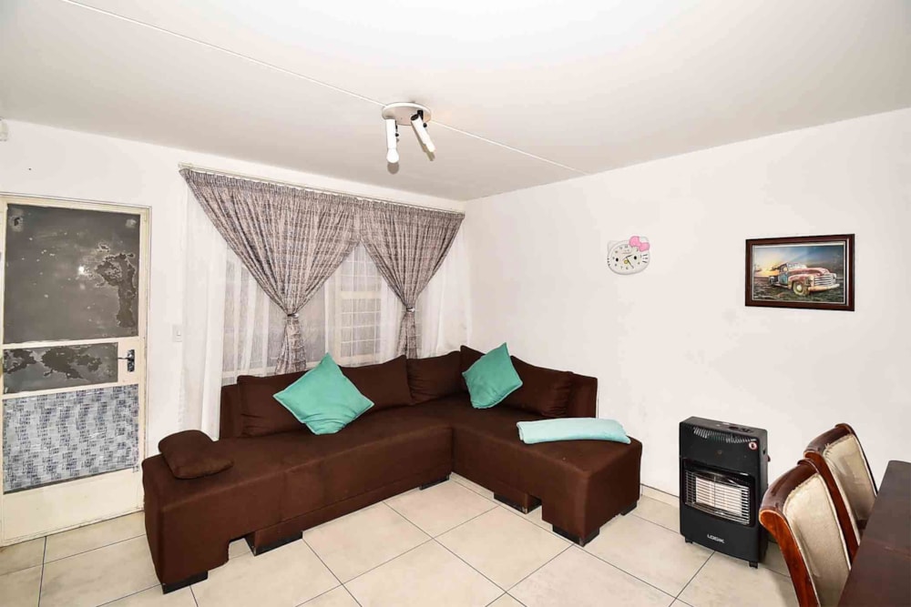 Apartment for sale in Roodekrans - RDT1637309 Apartment for sale in Roodekrans - RDT1637309