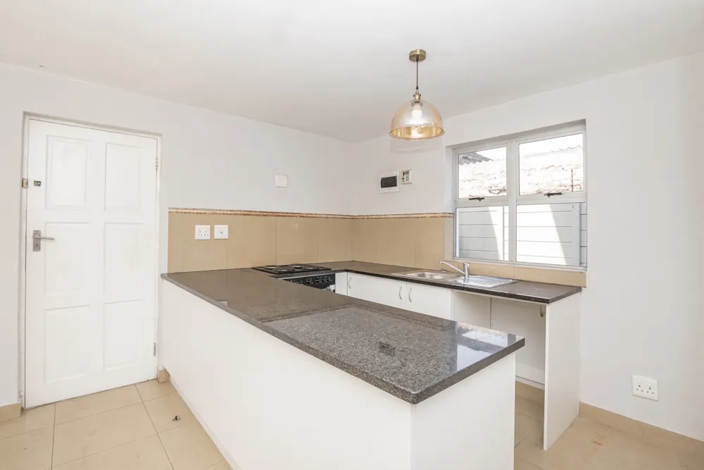 Apartment sold in Wynberg, Cape Town - KW1731841 Apartment sold in Wynberg, Cape Town - KW1731841