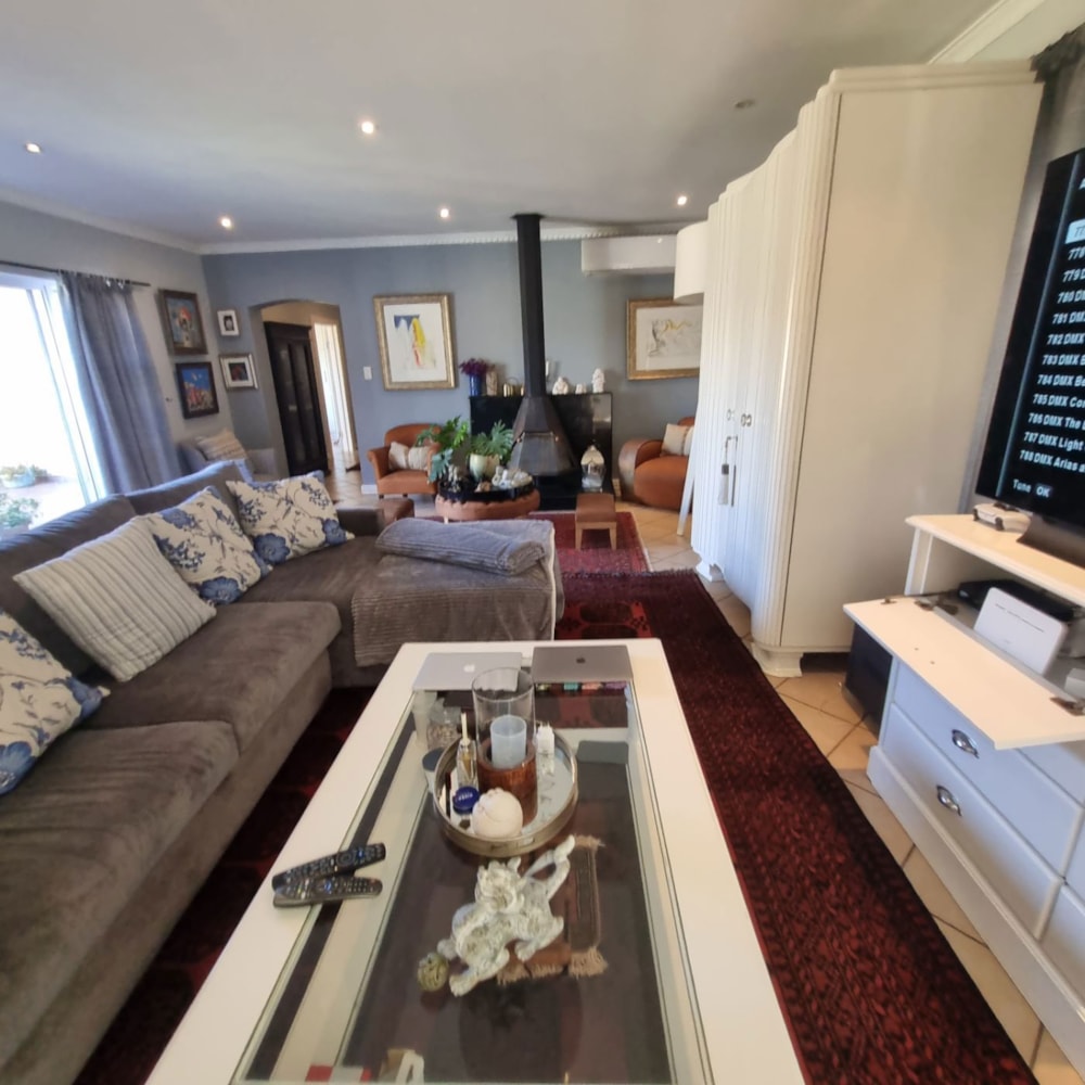 House let in Bonza Bay - 1EZ1707072