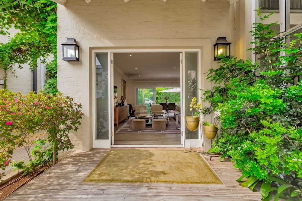 Double-storey cluster sold in Saxonwold - HP1685773 Double-storey cluster sold in Saxonwold - HP1685773