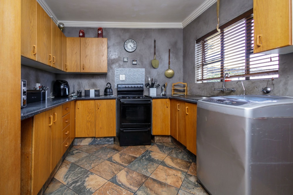 House sold in Sunward Park - BOK1677657 House sold in Sunward Park - BOK1677657