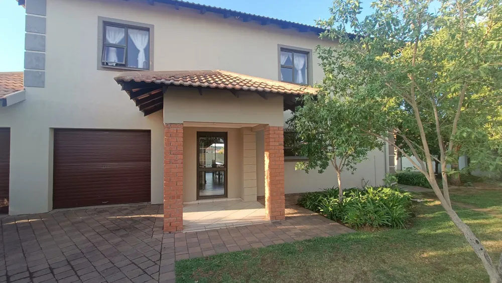 Double-storey house let in Lilyvale Estate - 1BX1720952 Double-storey house let in Lilyvale Estate - 1BX1720952