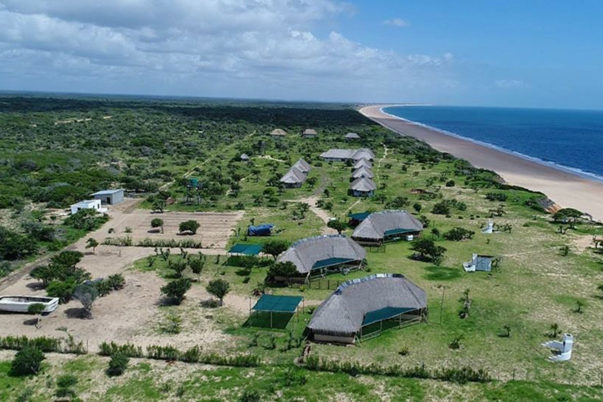 Beach resort for sale in Inhassoro, Mozambique - 3MQ1552992