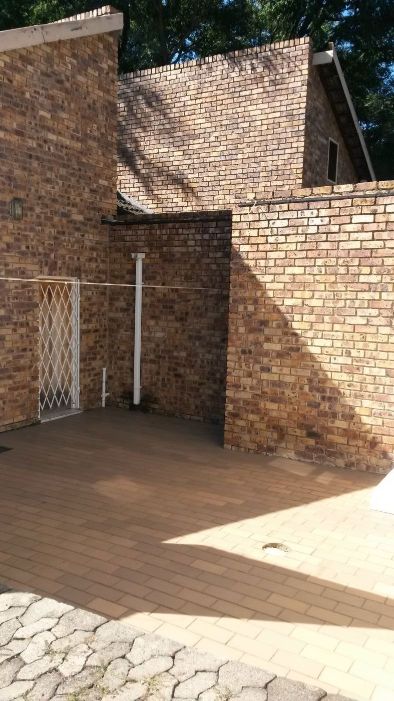 House let in West Acres - 1NS1736492